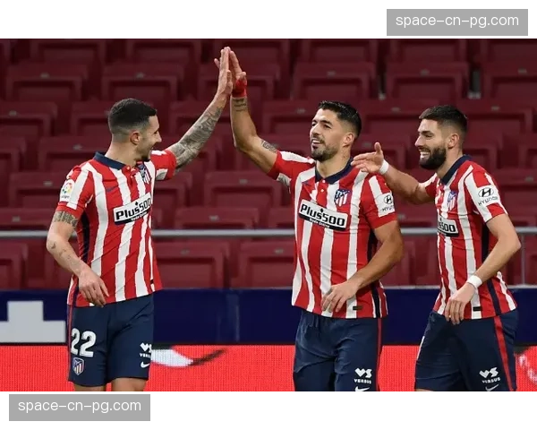 老将苏亚雷斯替补登场献助攻,赛后动情拥抱马竞队友 老将苏亚雷斯替补登场献助攻,赛后动情拥抱马竞队友